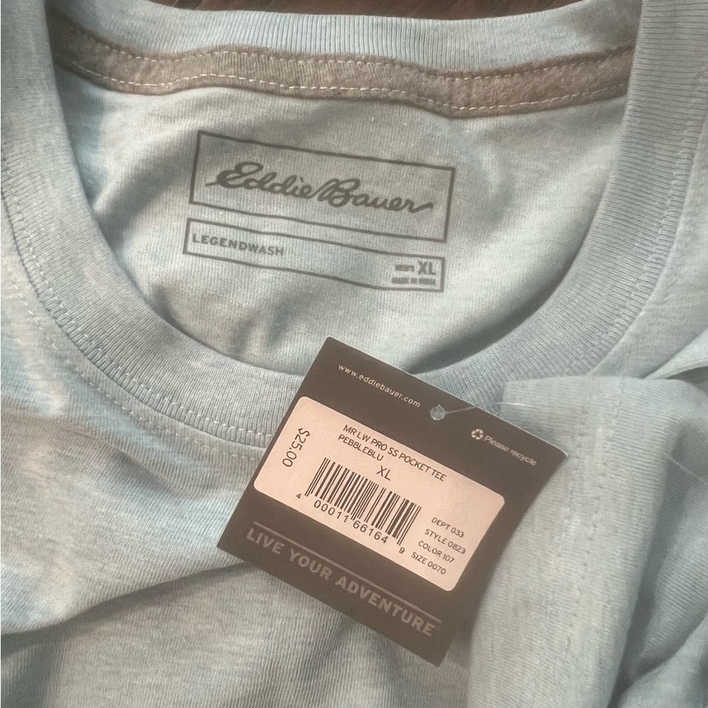 Eddie Bauer Men’s Blue Legendwash Crew Neck Short Sleeve Pocket Tee - Picture 3 of 4